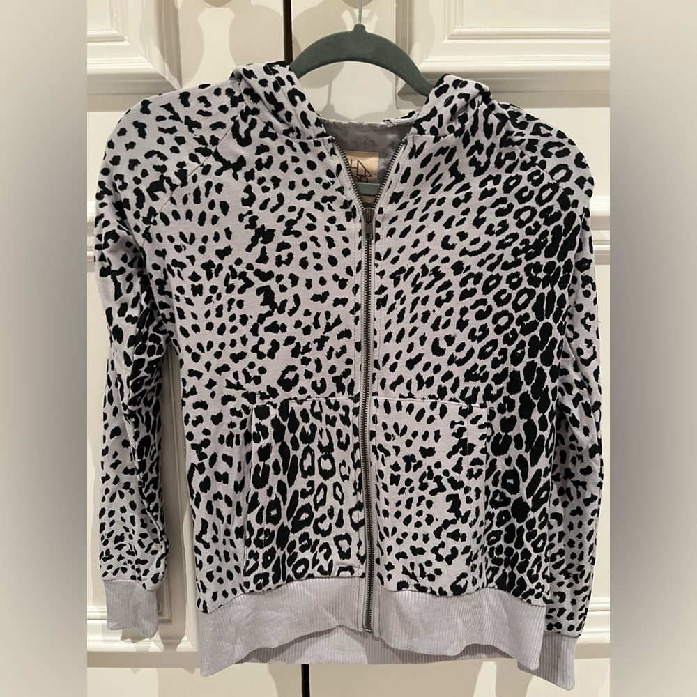gray cheetah print chaser sweatshirt XS
